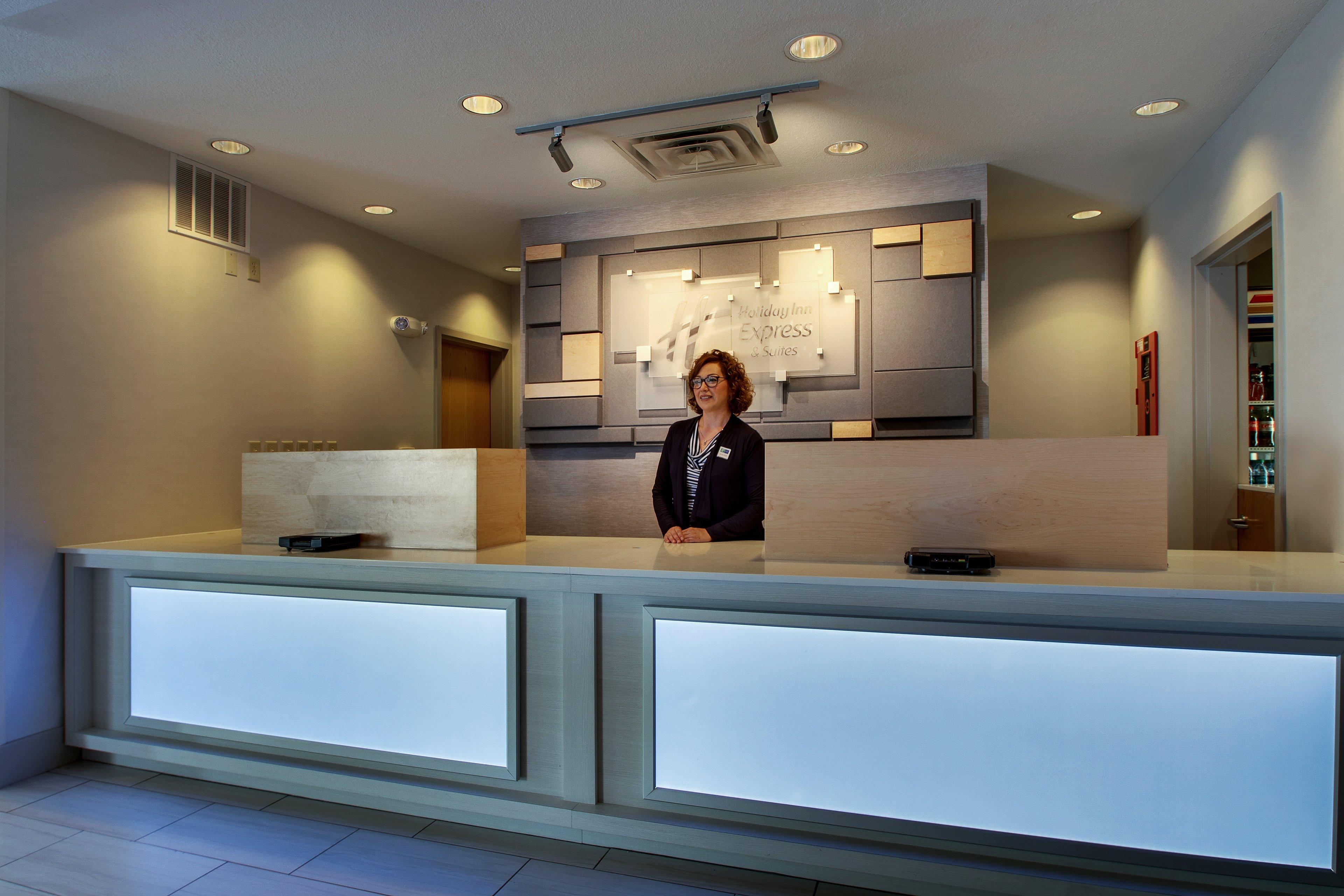 Holiday Express & By Ihg Hotel 2*